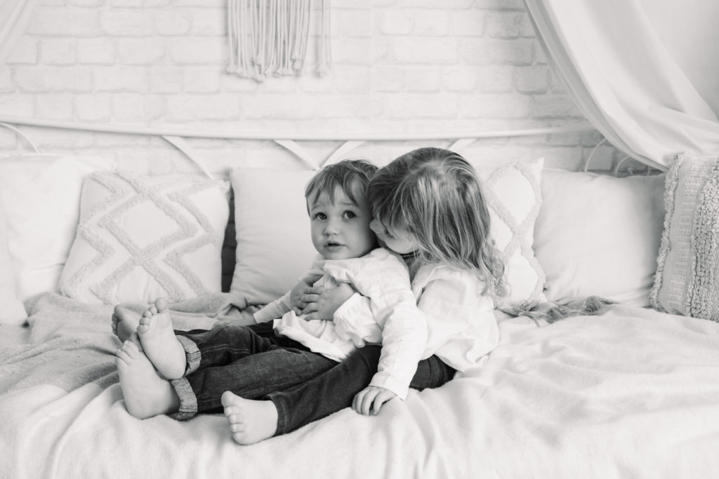 Photographie de famille en studio dans un décors bohème - oise