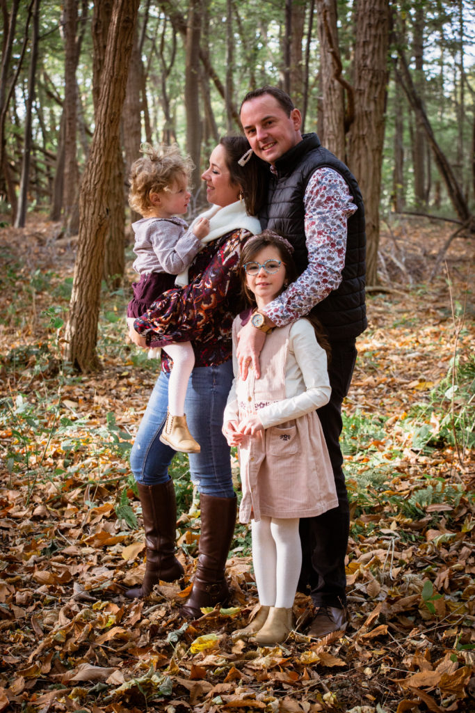 Photo de Portrait de famille en extérieur aux couleurs de l'automne