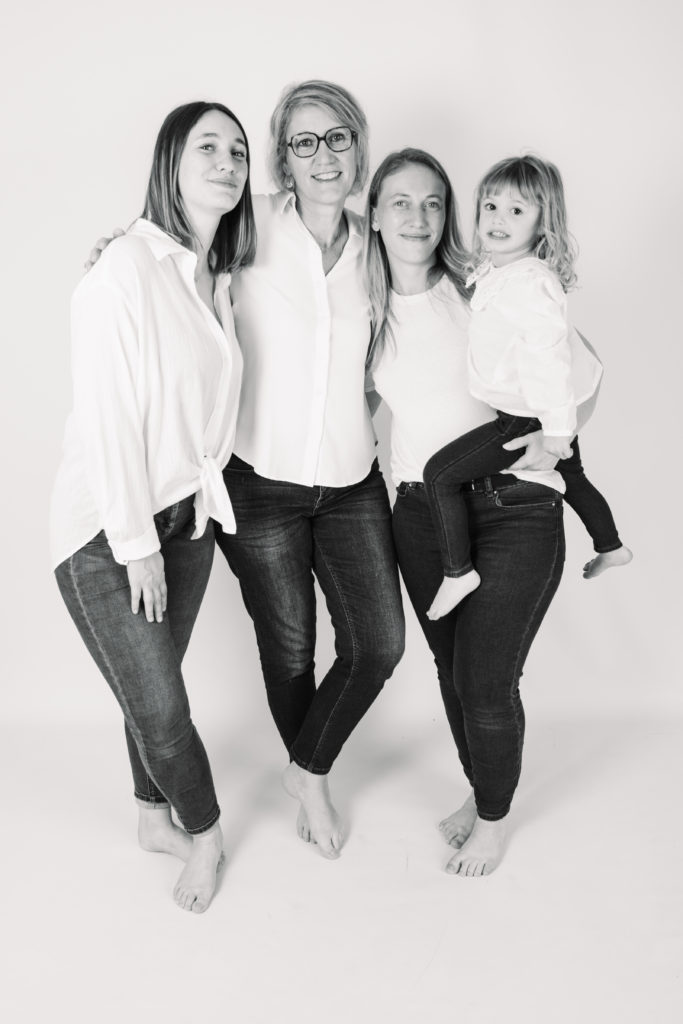 Photographie de famille en studio en noir et blanc - oise