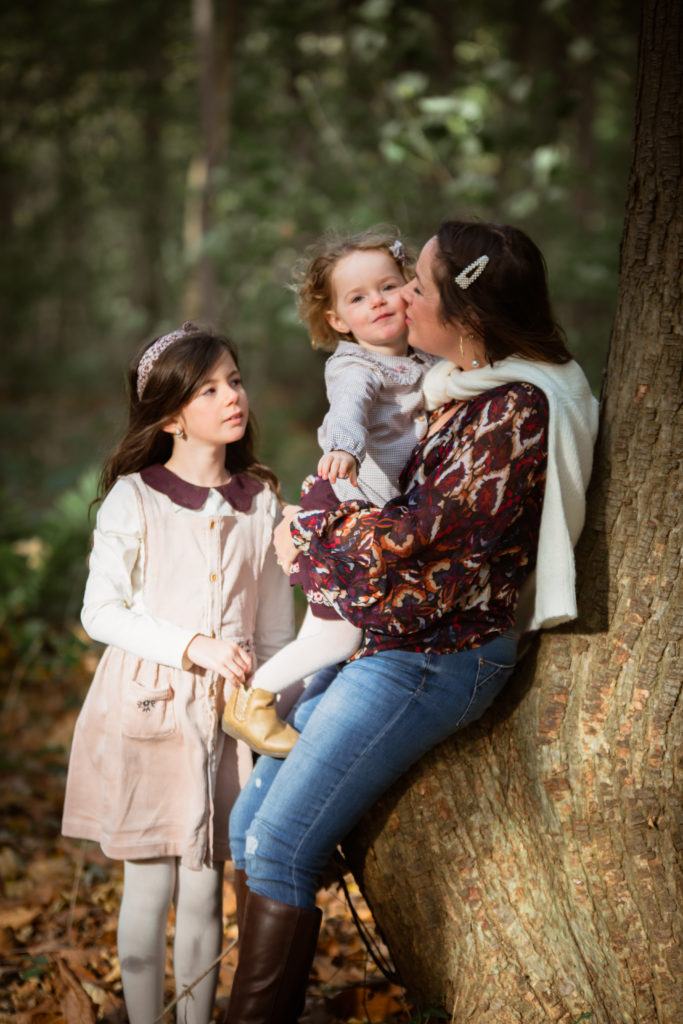 Photo de Portrait de famille en extérieur aux couleurs de l'automne