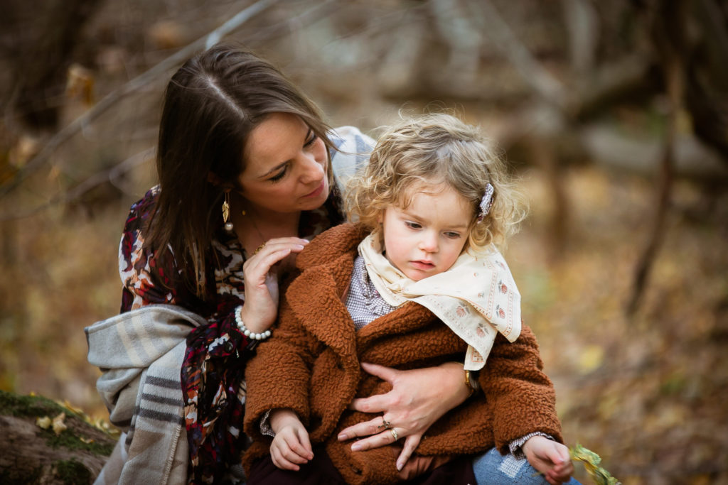 Photo de Portrait de famille en extérieur aux couleurs de l'automne