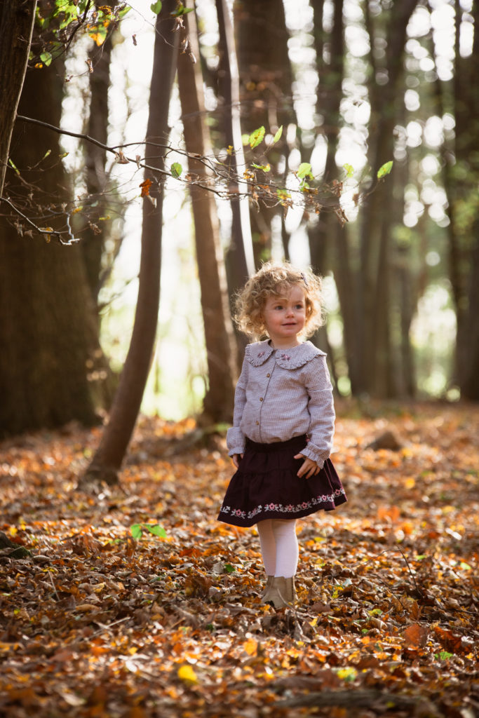 Photo de Portrait de famille en extérieur aux couleurs de l'automne